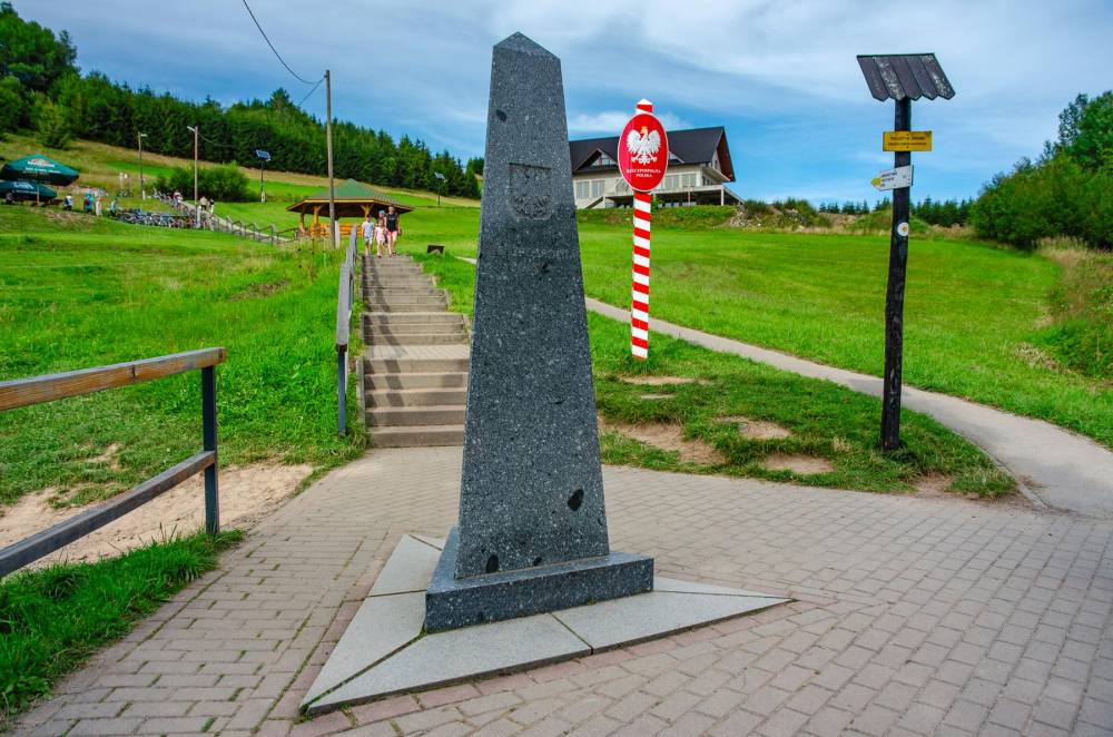 8. Tr&oacute;jstyk, Polska